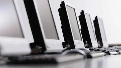 How Long Do Business Computers Last?  A Practical Guide to Knowing When It’s Time to Replace Them 